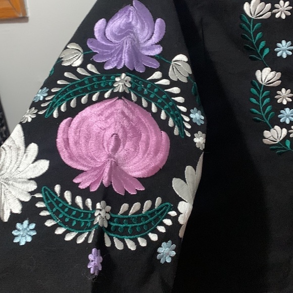 Roller Rabbit Lucena Embroidered Julia Top size s - Picture 8 of 11